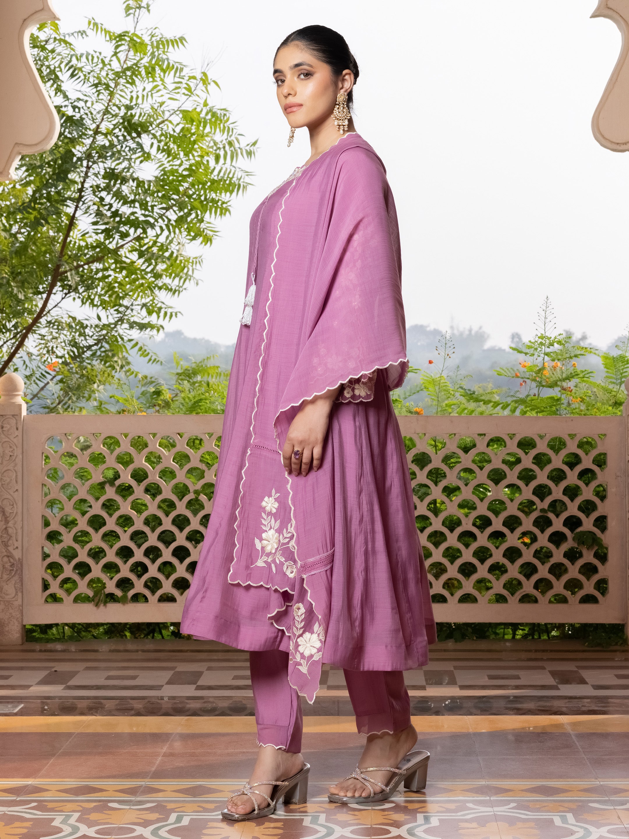 Kairavi Mul Chanderi Embroidered Suit Set