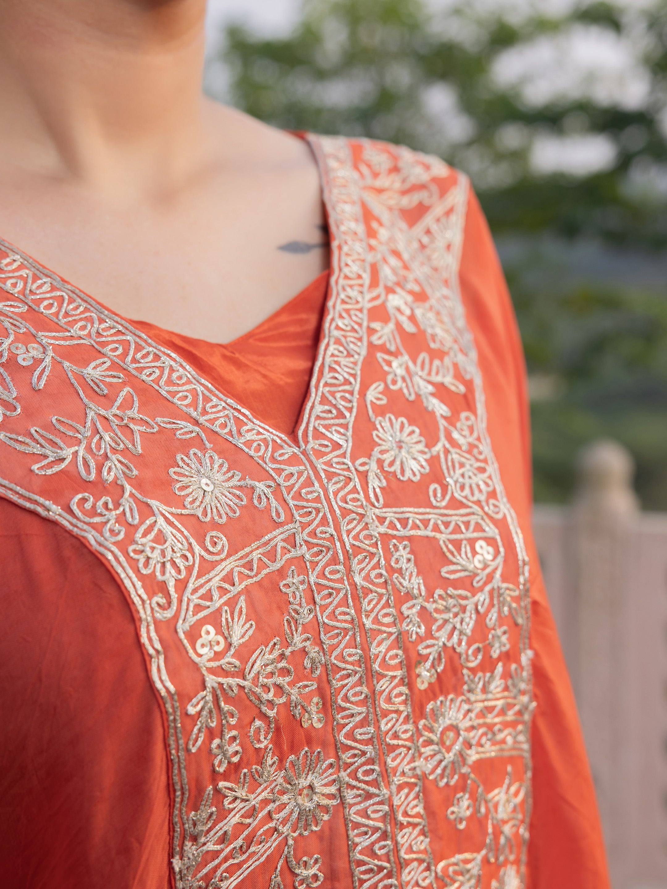 Vihana Natural Crepe Embroidered Cape Set