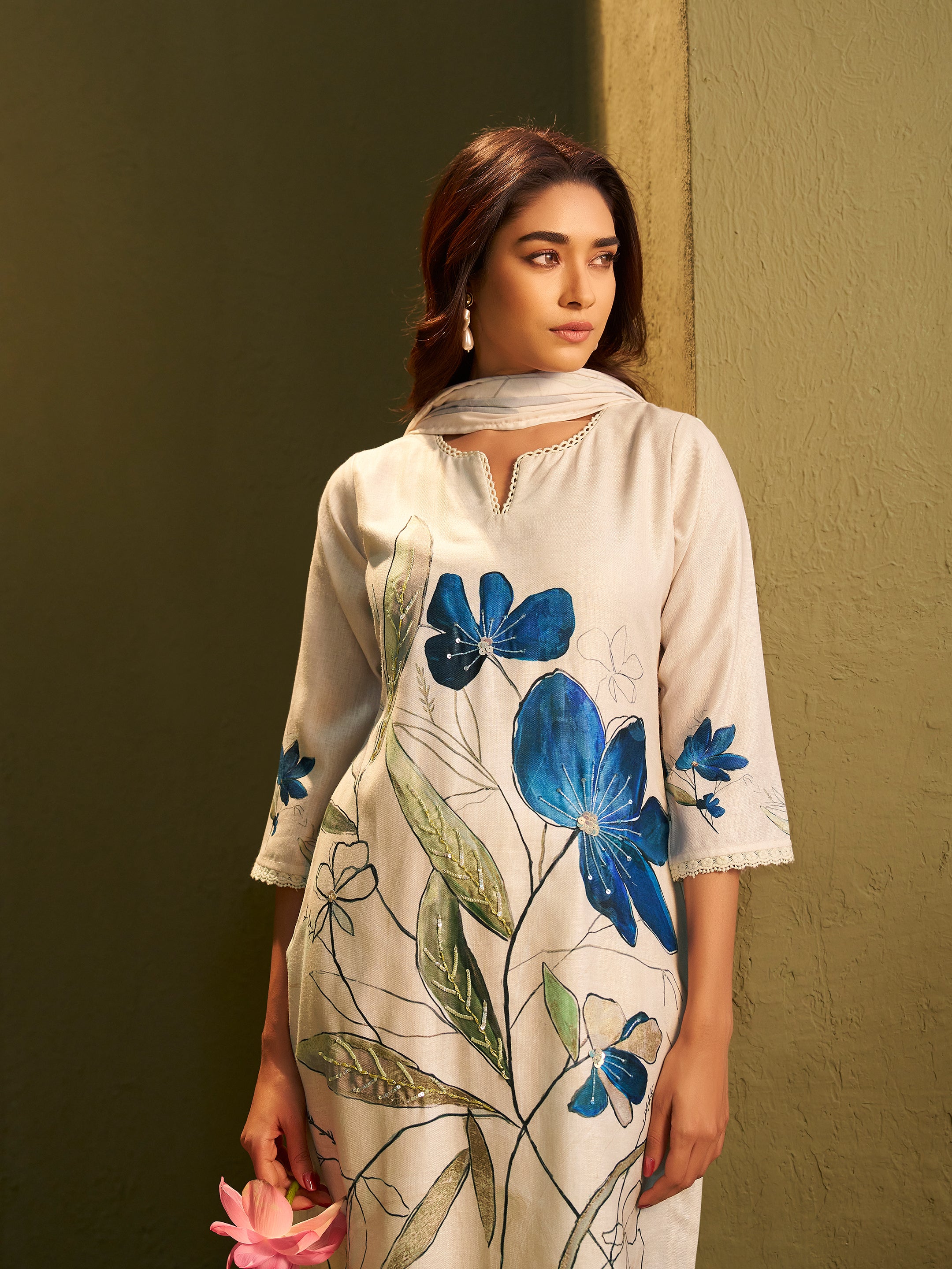 Ojasvi White Linen Printed Set