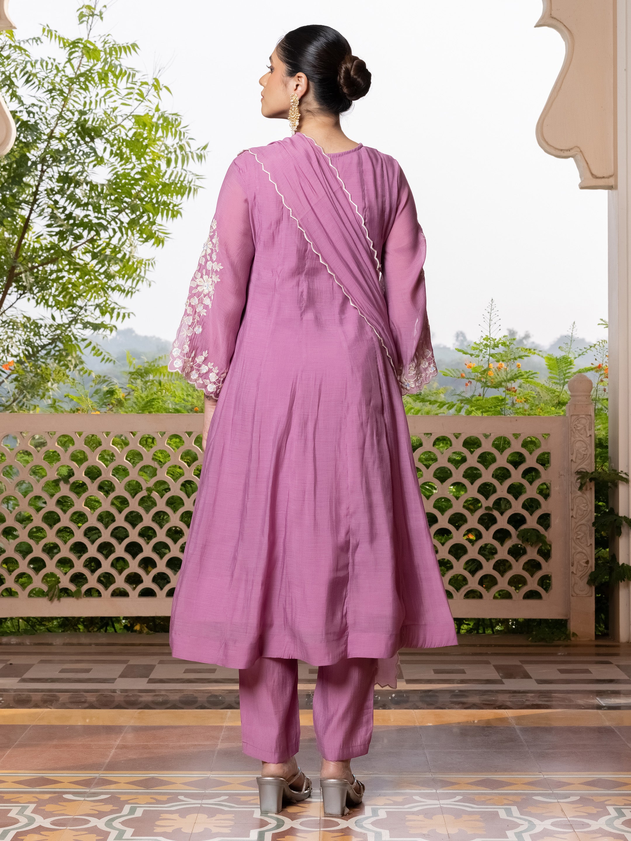 Kairavi Mul Chanderi Embroidered Suit Set